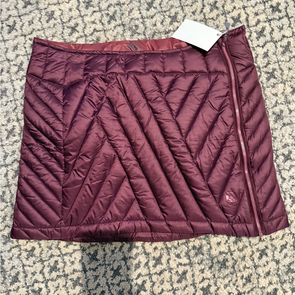 Outdoor puffy skirt size large